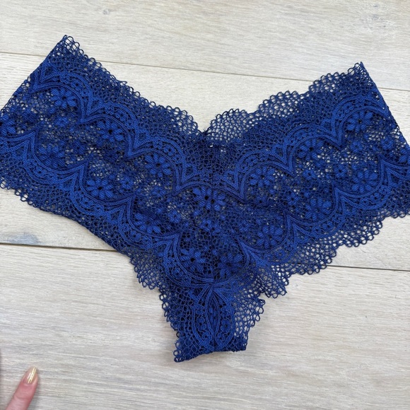 Victoria’s Secret Lace Women's Intimates in Navy - Picture 2 of 4